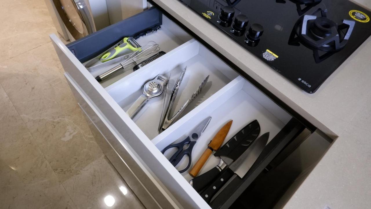 Relohomes Serviced Apartment Mumbai Exteriör bild