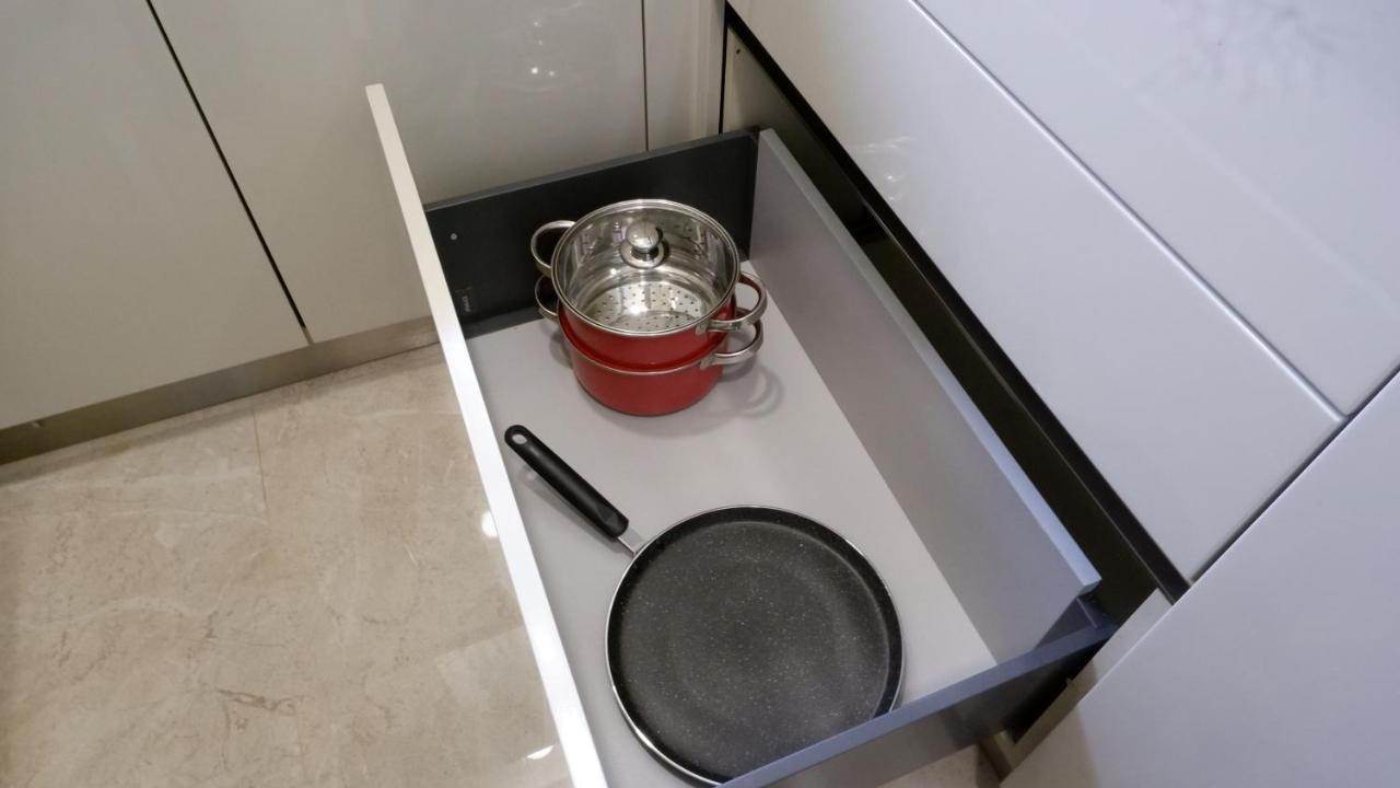 Relohomes Serviced Apartment Mumbai Exteriör bild