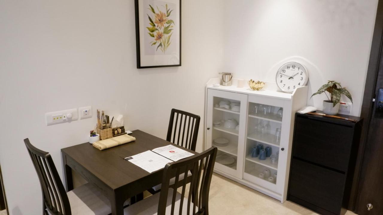 Relohomes Serviced Apartment Mumbai Exteriör bild